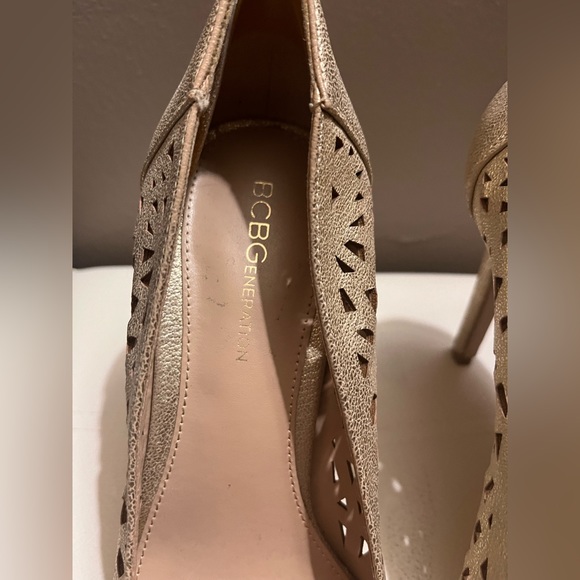 BCBG gold heels - Picture 3 of 4